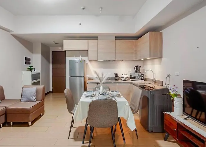 Hotel Classy Venice In St Venice Mall Near Bgc, Pet Friendly, Swimming Pool, Balcony