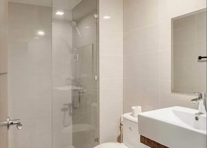 Classy Venice In St Venice Mall Near Bgc, Pet Friendly, Swimming Pool, Balcony