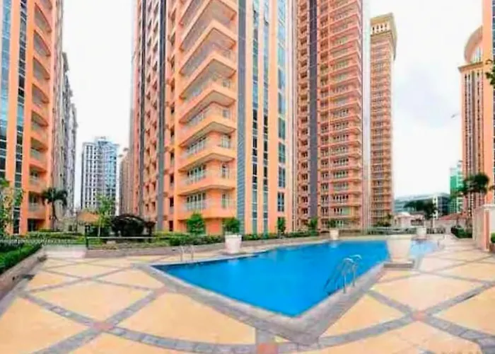 Classy Venice In St Venice Mall Near Bgc, Pet Friendly, Swimming Pool, Balcony
