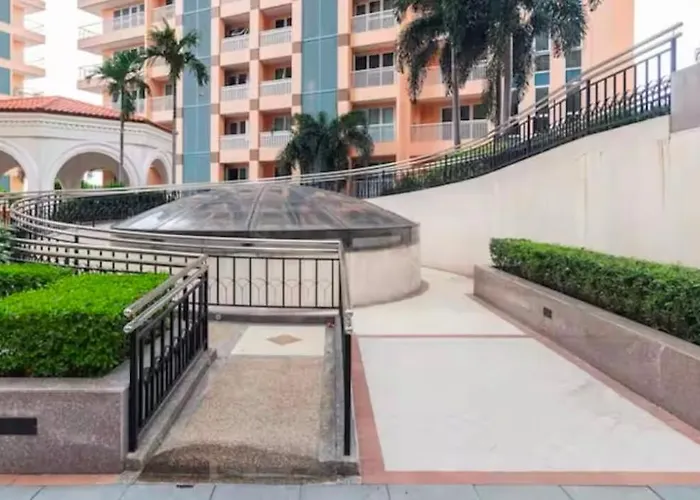 Hotel Classy Venice In St Venice Mall Near Bgc, Pet Friendly, Swimming Pool, Balcony